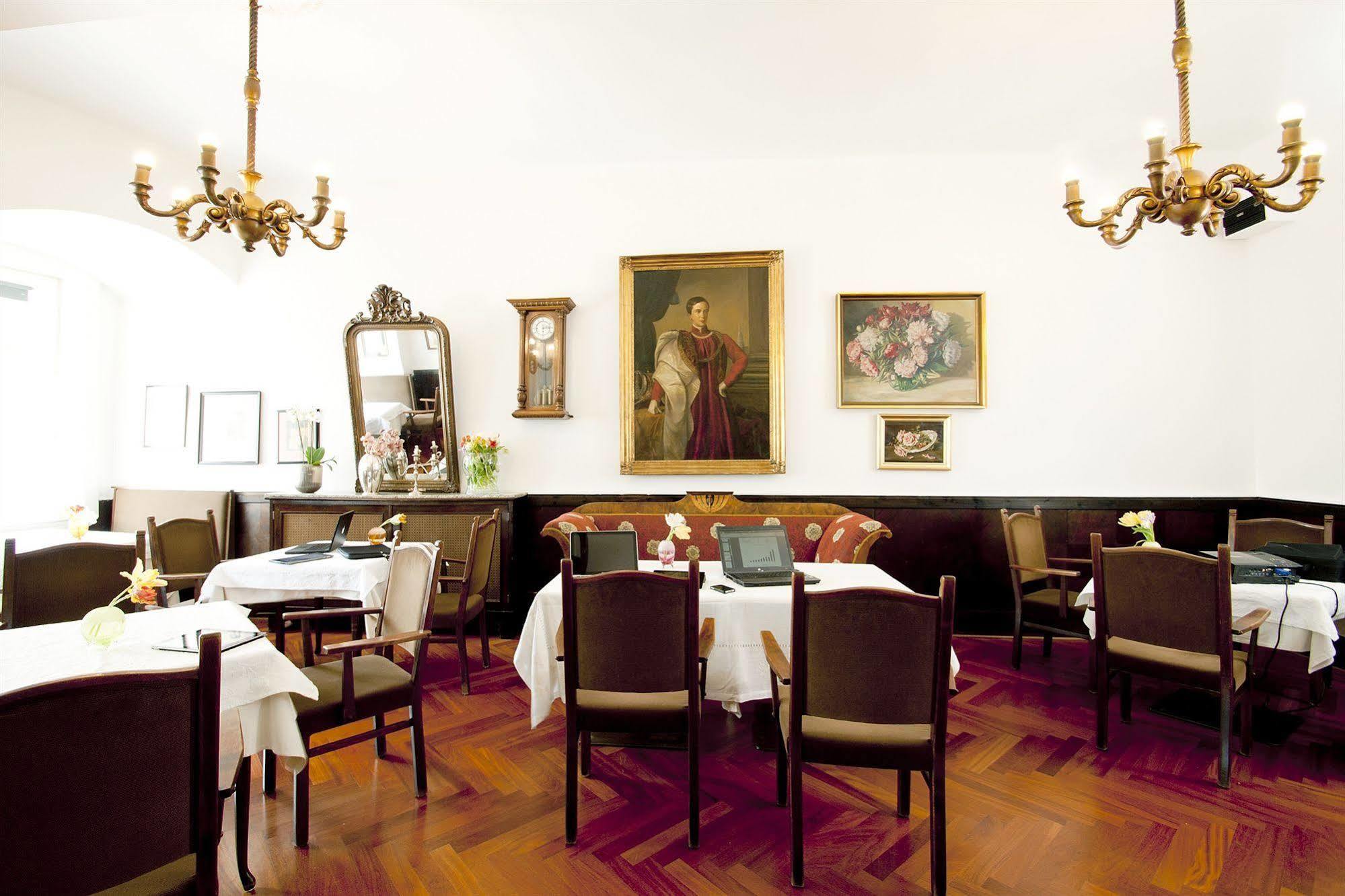 Austria Classic Wolfinger - Hauptplatz
